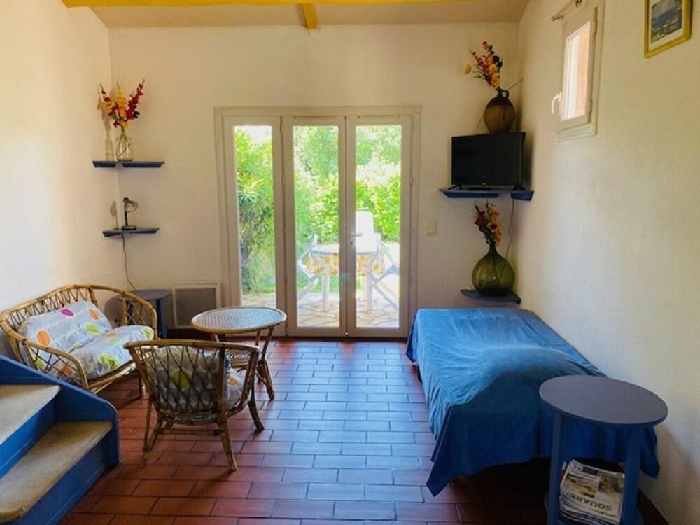 Pet Friendly Furnished Cottage with Swimming Pool