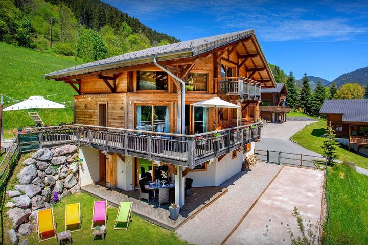 Pet Friendly Charming Ski Chalet for 14 with Game Room