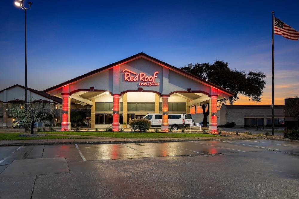 Pet Friendly Red Roof Inn & Suites Irving - DFW Airport South