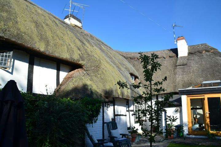 Pet Friendly 17th Century Thatched Cottage