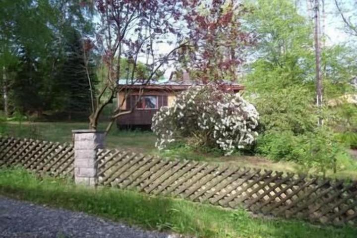 Pet Friendly Charming 1BR Holiday House in Presseck