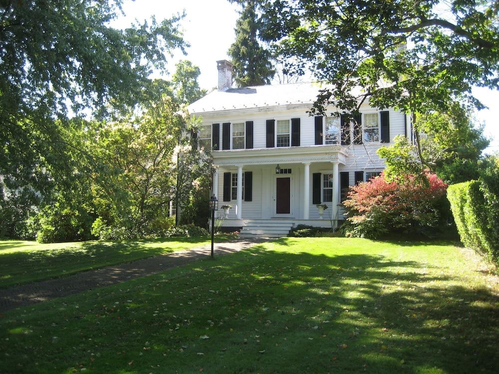 Pet Friendly Millbrook Country House