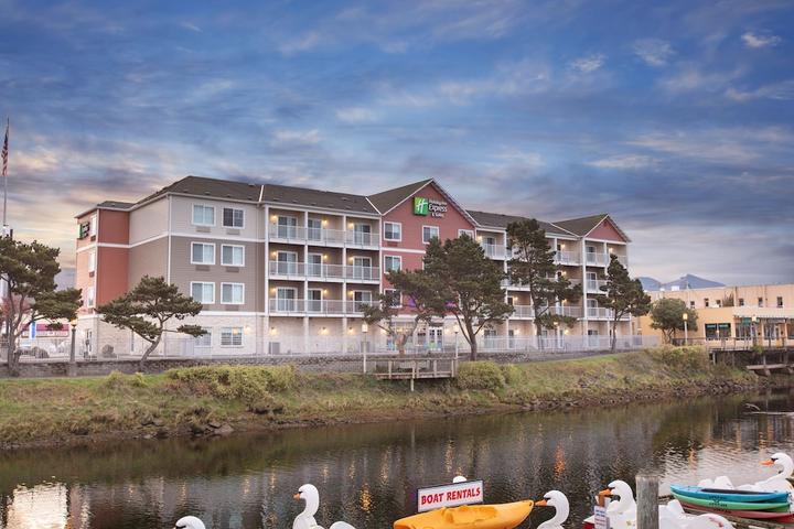 Pet Friendly Holiday Inn Express Hotel & Suites Seaside-Convention Center an IHG Hotel