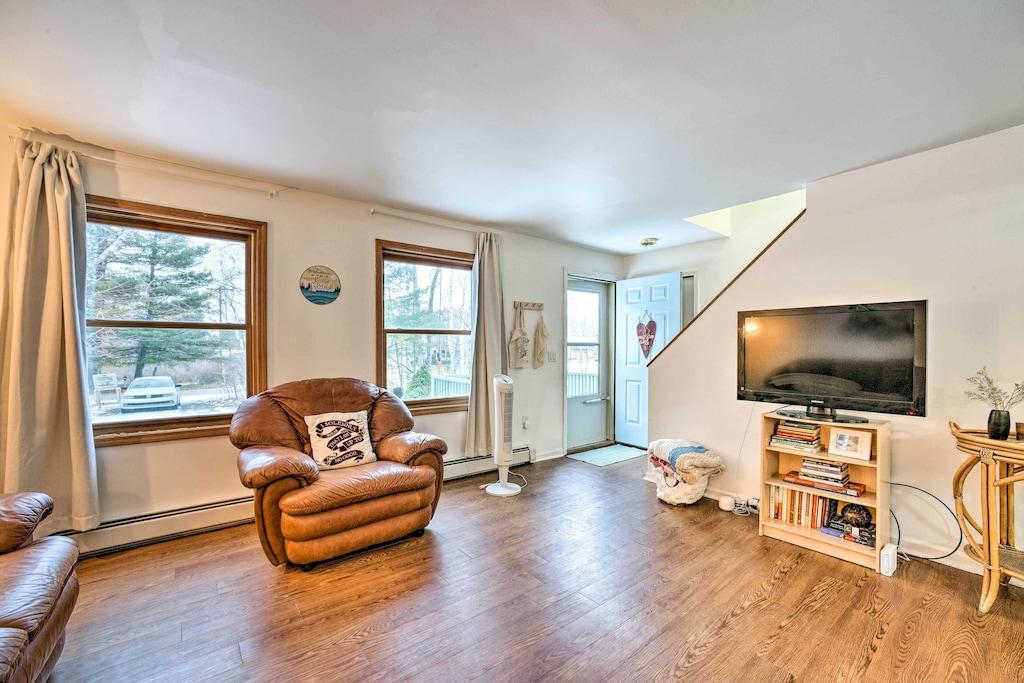 Lexington Cottage with Private Beach Access Pet Policy