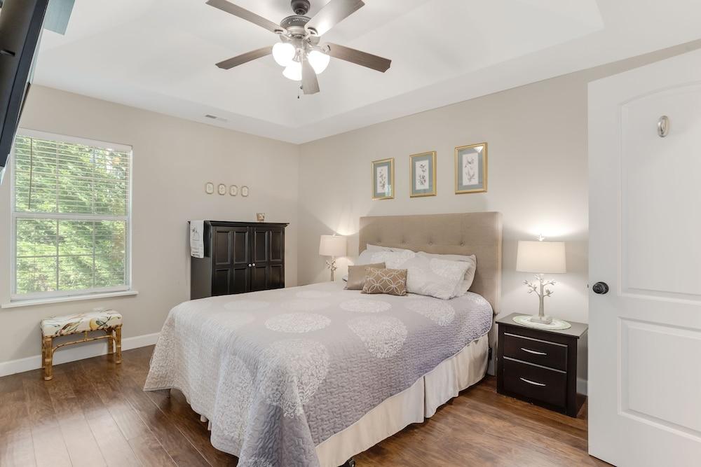 Cozy Cottage in Charming Travelers Rest Pet Policy