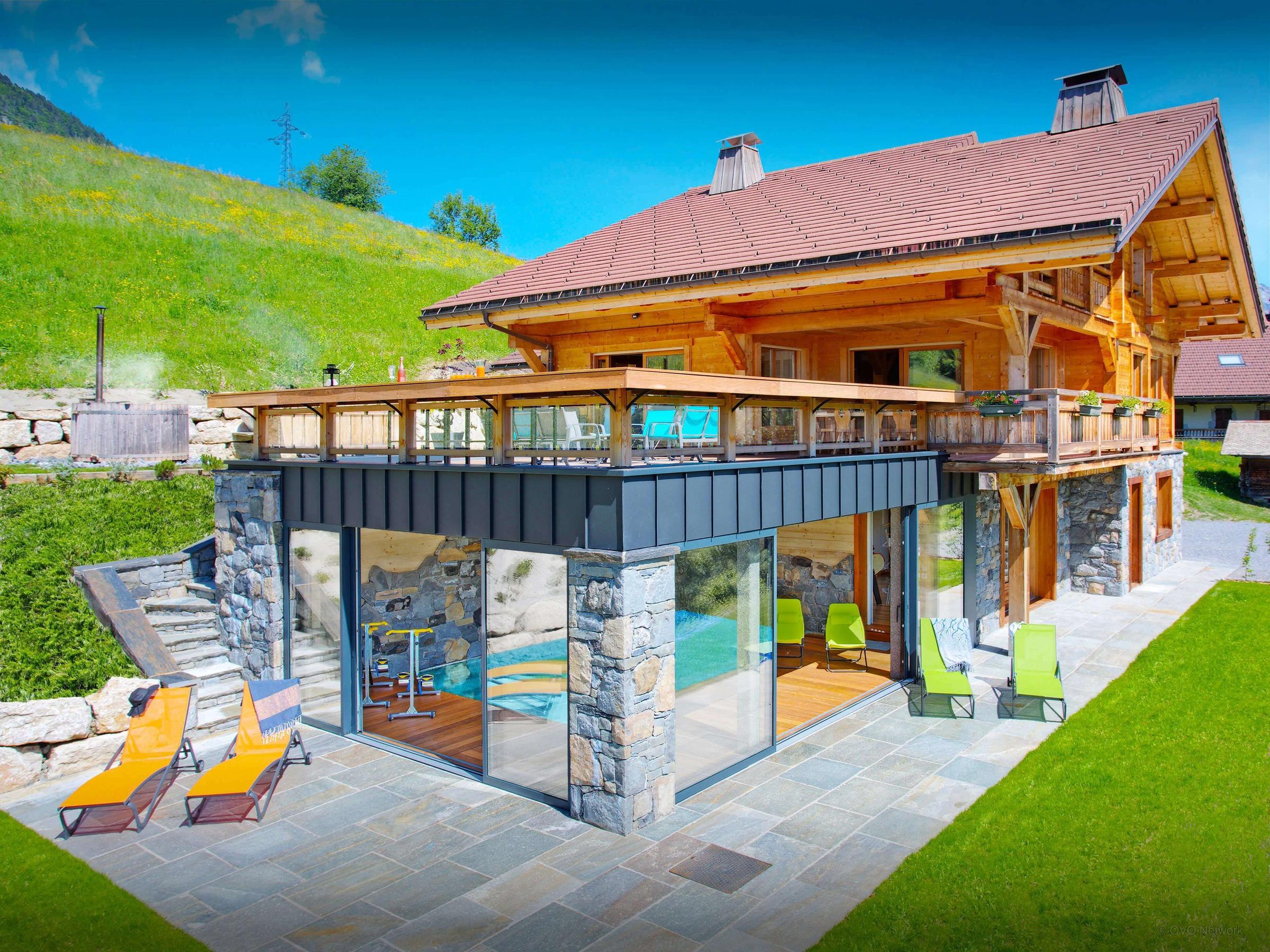 Pet Friendly 6/3 Chalet with Indoor Pool
