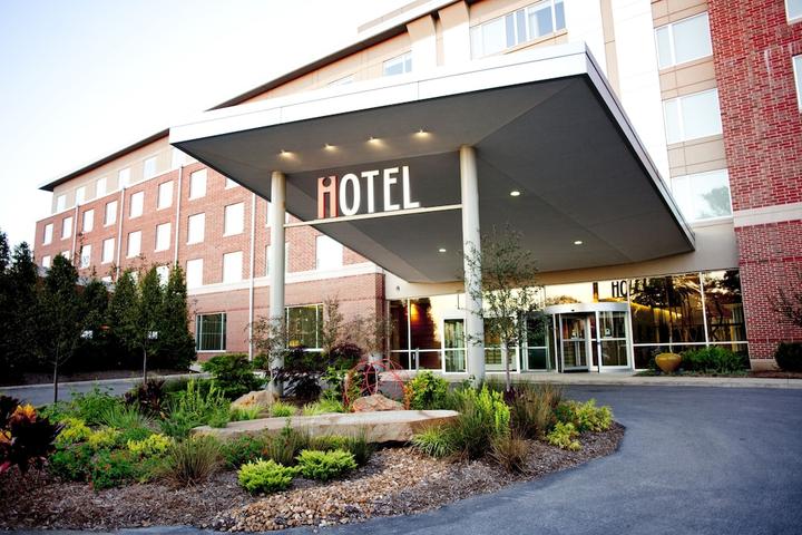 Pet Friendly I Hotel and Illinois Conference Center