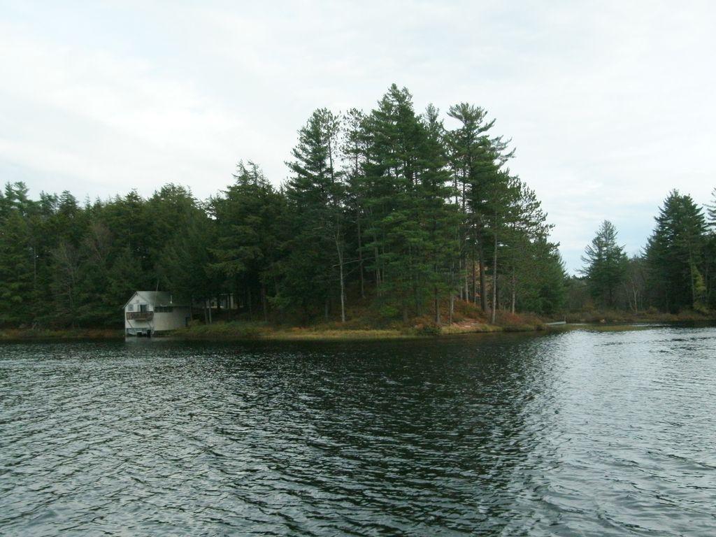 Pet Friendly Long Pond Boathouse