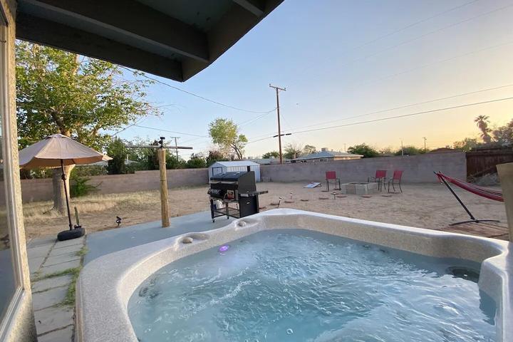 Pet Friendly Mojave Oasis with Large Patio