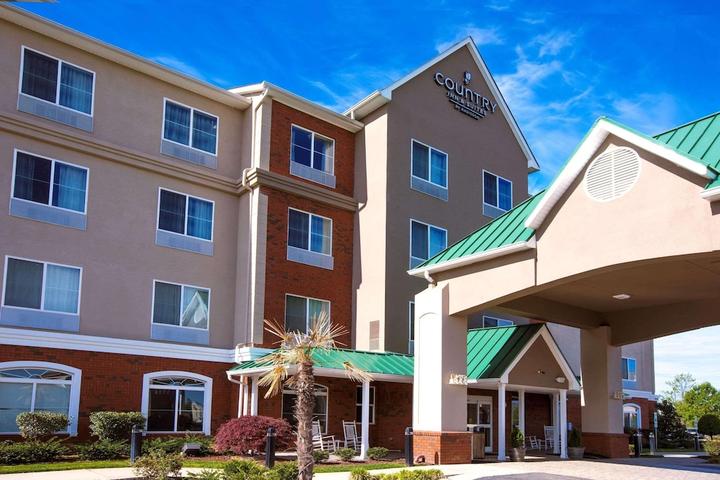 Pet Friendly Country Inn & Suites by Radisson Wilson NC