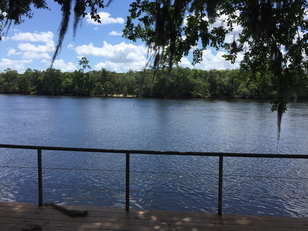 Pet Friendly Vacation Rentals in Fowlers Bluff, FL BringFido