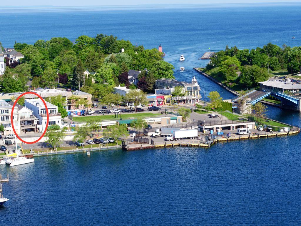 Pet Friendly Vacation Rentals In Charlevoix Mi Bringfido