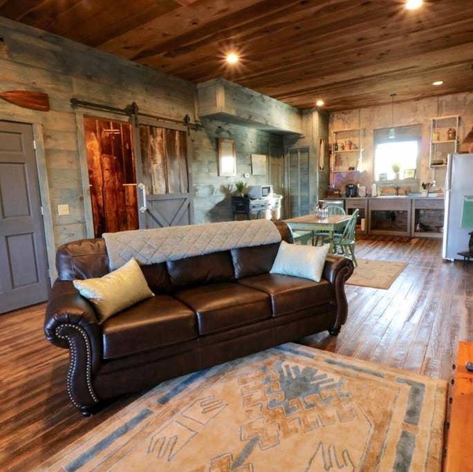 Walhalla Airbnb Rentals Pet Policy