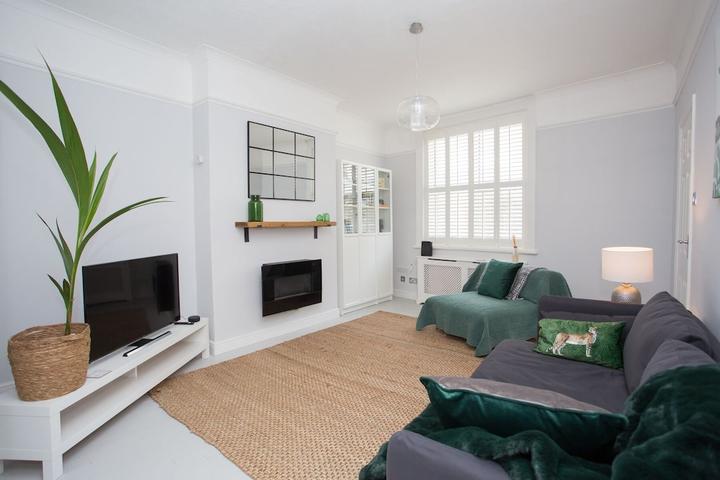 Pet Friendly Foresters Cottage in Worthing