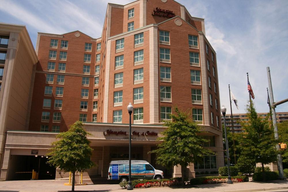 Pet Friendly Hampton Inn & Suites Arlington Crystal City DCA