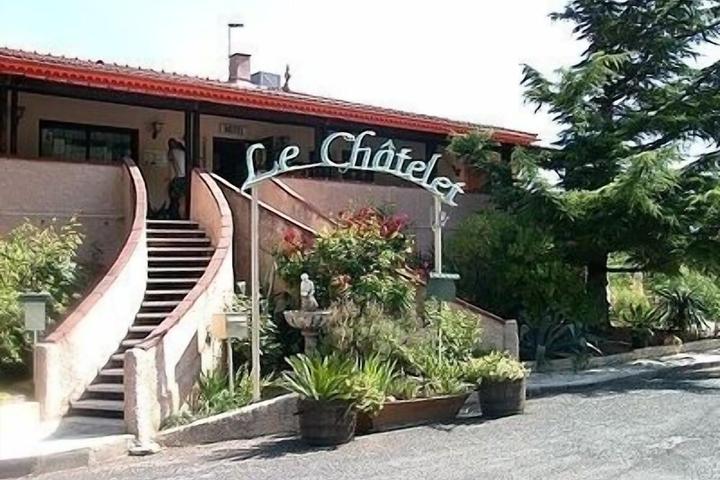 Pet Friendly Hotel Le Chatelet