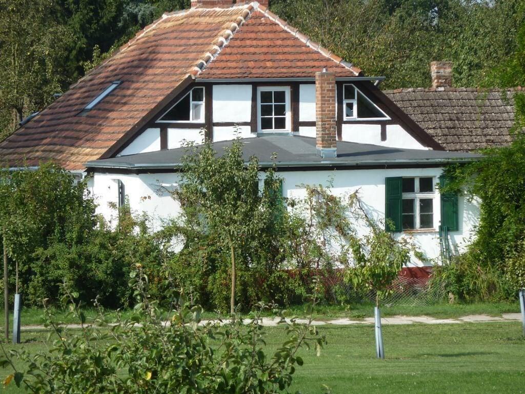 Pet Friendly Old Farmhouse in Large Orchard on the Oder Dike