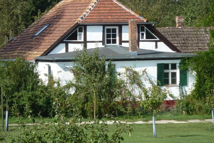 Pet Friendly Old Farmhouse in Large Orchard on the Oder Dike