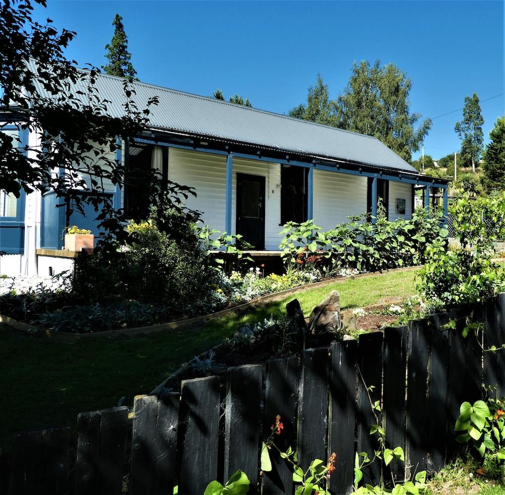 Pet Friendly Cabbage Tree Cottage