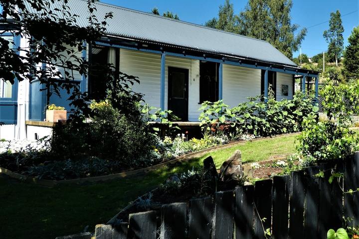 Pet Friendly Cabbage Tree Cottage