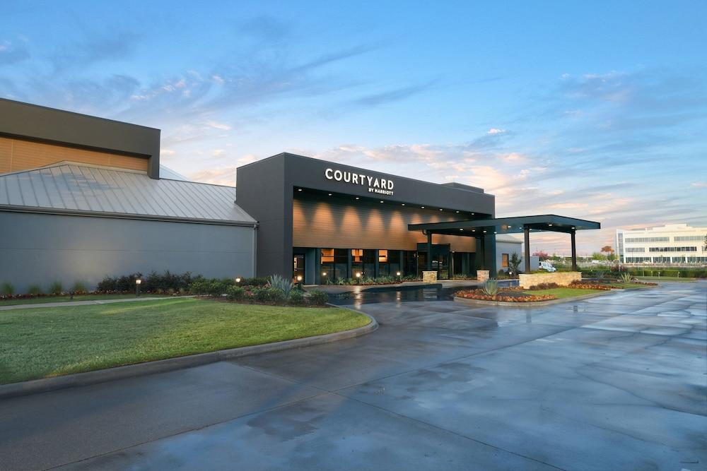 Pet Friendly Courtyard by Marriott Dallas DFW Airport North/Irving