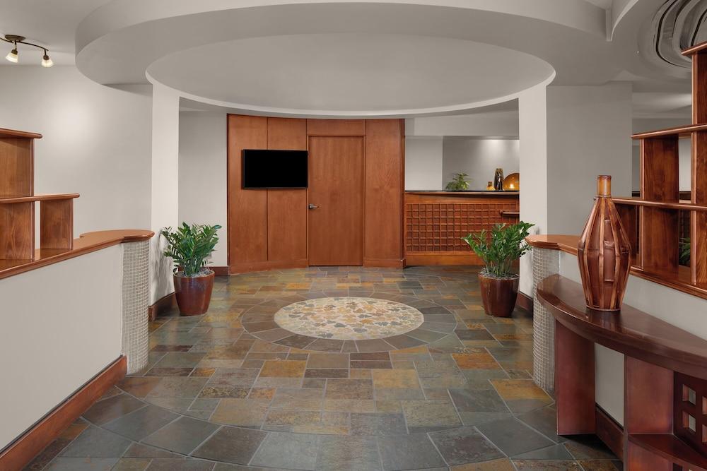 Pet Friendly Larkspur Landing Bellevue - An All-Suite Hotel