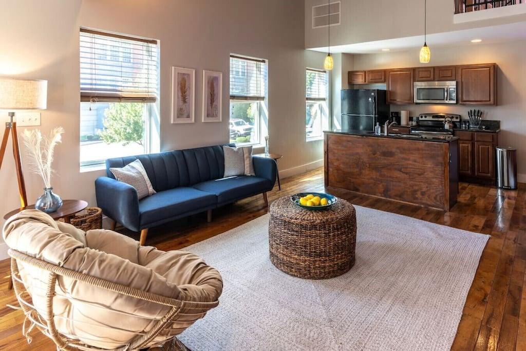 Broadway Suites 400E 13 1&2 Pet Policy