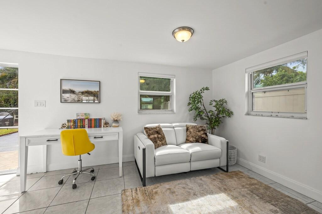 712 Hallandale Pet Policy