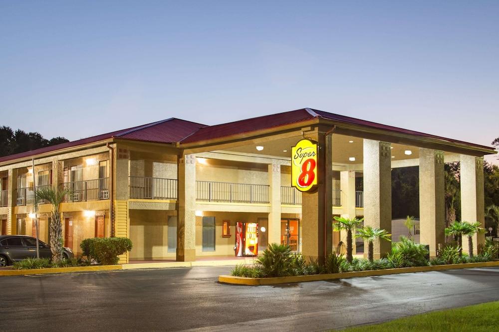 Super 8 by Wyndham Defuniak Springs Pet Policy