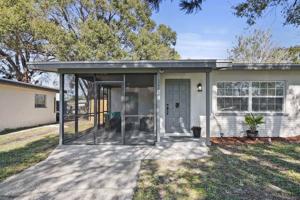 Relaxing West Bradenton Home Pet Policy