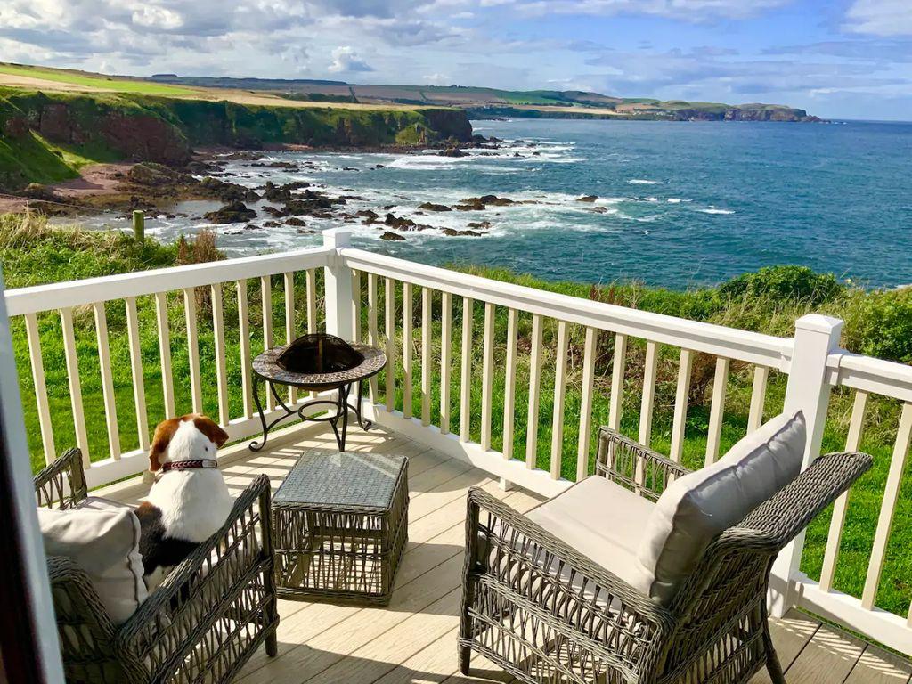 Pet Friendly Luxury Lodge with Stunning Sea-Views
