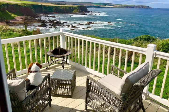 Pet Friendly Luxury Lodge with Stunning Sea-Views