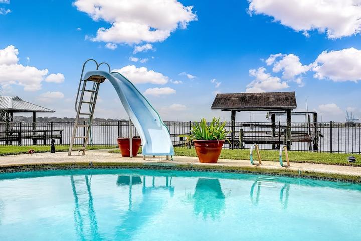 Pet Friendly Fun Island Retreat - Riverfront Home With Pool