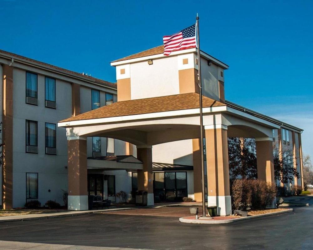 Pet Friendly Quality Inn & Suites Near St Louis and I-255