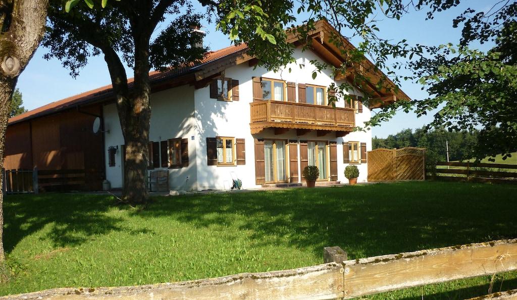 Pet Friendly Idyllic & Spacious Country House South of Munich