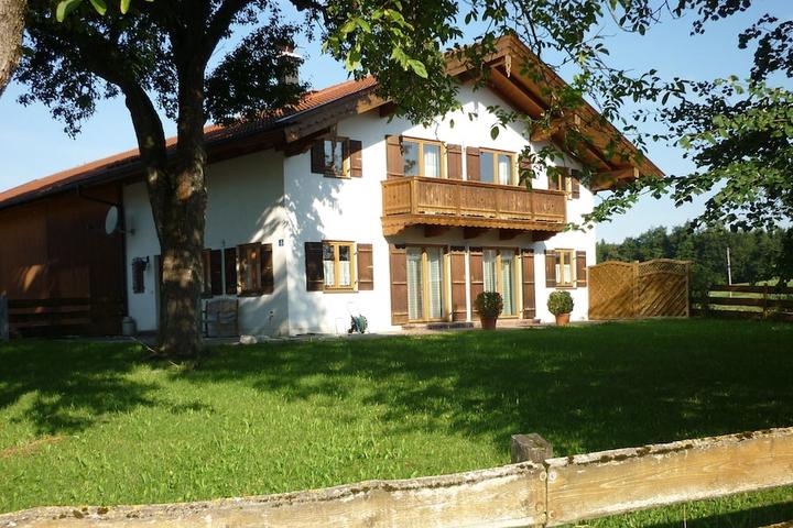 Pet Friendly Idyllic & Spacious Country House South of Munich