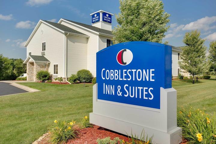 Pet Friendly Cobblestone Inn & Suites Clintonville