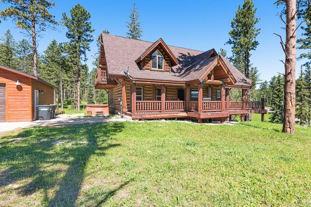 Pet Friendly Log Cabin Near Golf Course with Deck & Game Room