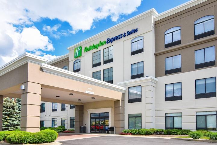 Pet Friendly Holiday Inn Express & Suites - Indianapolis Northwest an IHG Hotel