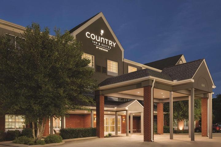 Pet Friendly Country Inn & Suites by Radisson Goodlettsville TN