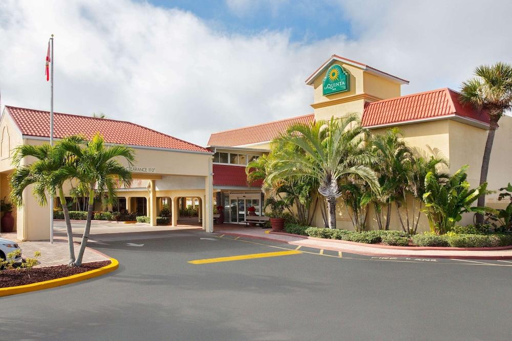 Pet Friendly La Quinta Inn by Wyndham Cocoa Beach-Port Canaveral