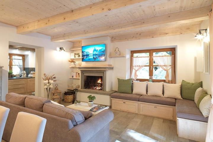 Pet Friendly 5/4 Chalet with Hot Tub