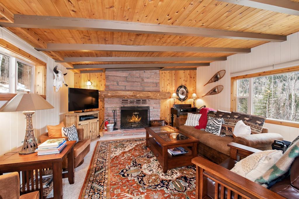 Redstone Roost Pet Policy