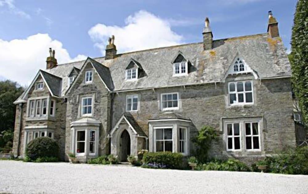 Pet Friendly Molesworth Manor