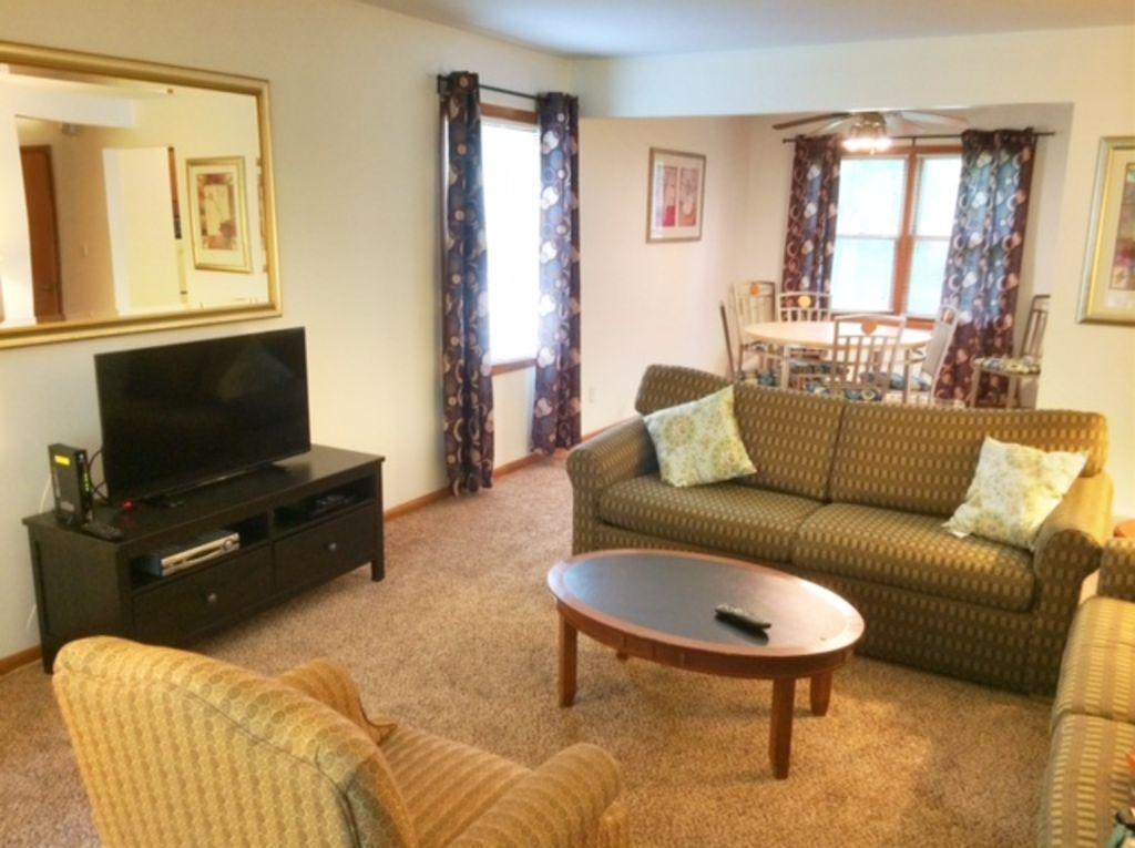 Pet Friendly VRBO Middleburg Heights