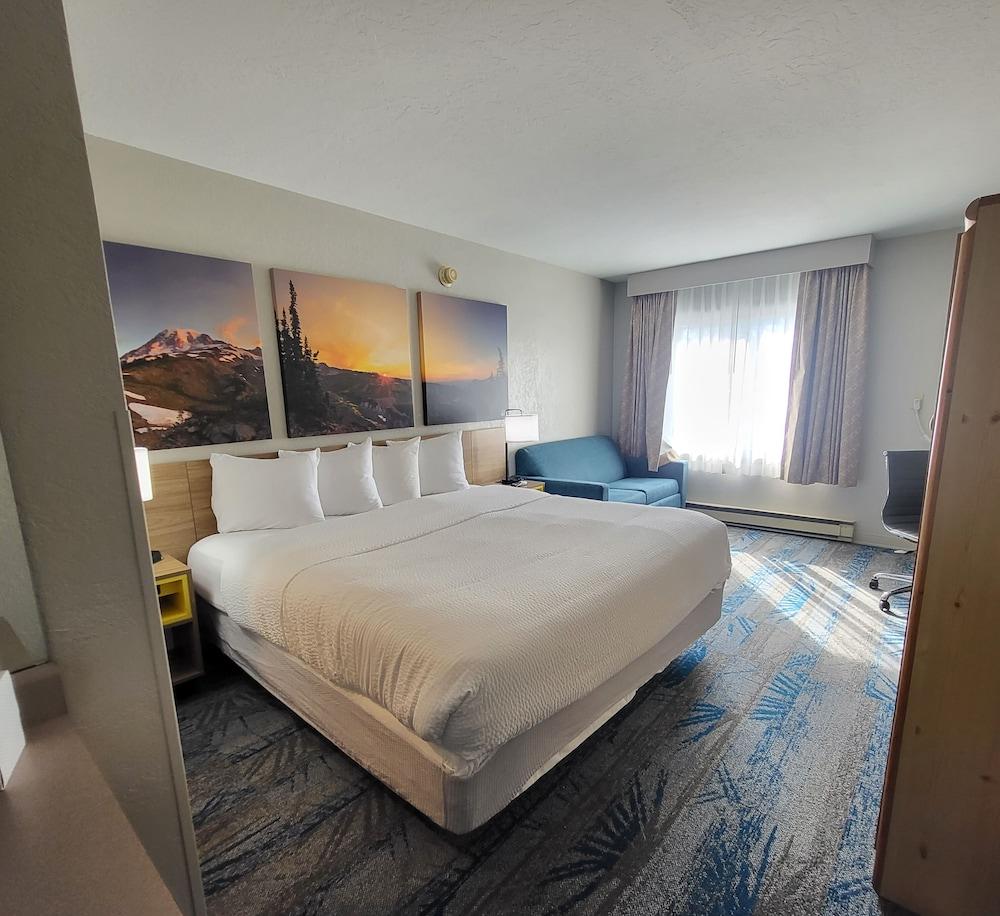 Pet Friendly Days Inn and Suites by Wyndham Downtown Missoula-University