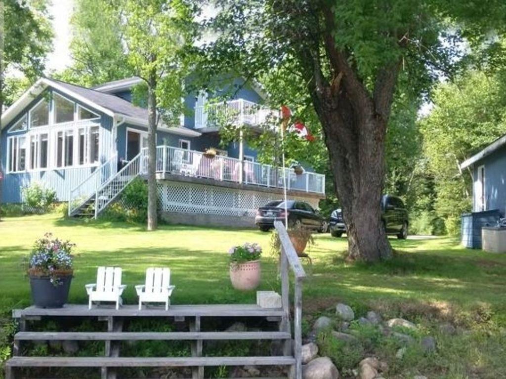 Pet Friendly VRBO Burk Falls