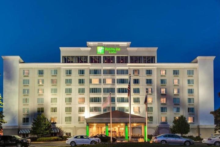 Pet Friendly Holiday Inn and Suites Overland Park West an IHG Hotel
