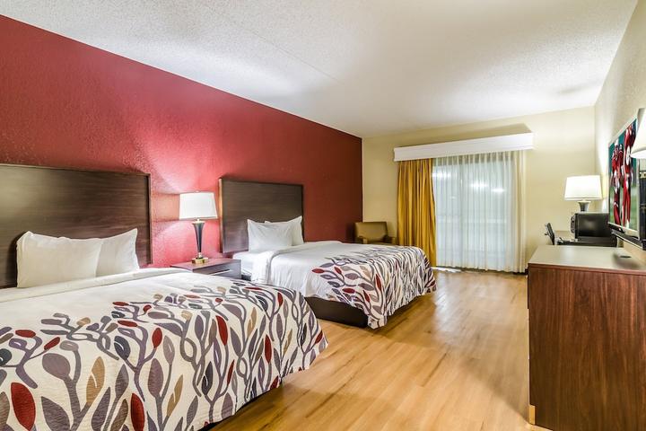 Pet Friendly Red Roof Inn & Conference Center Wichita Airport
