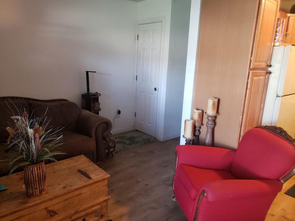 Historic Downtown Eagle 1BR Apt Pet Policy